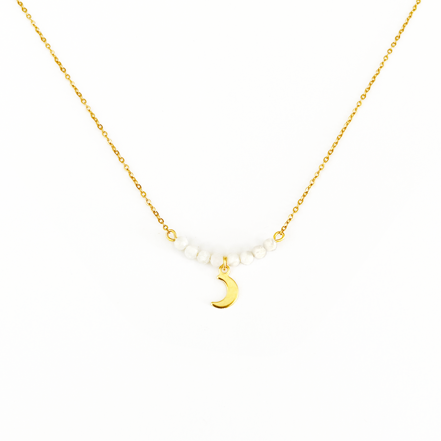 Collier or pendentif lune avec une rangée de pierres de lune