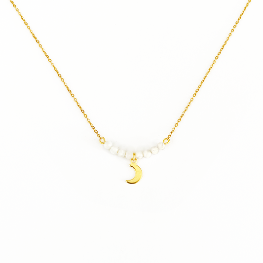 Collier or pendentif lune avec une rangée de pierres de lune