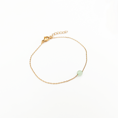 Bracelet avec une pierre d'aventurine verte pour la lithotherapie en acier inoxydable or détail