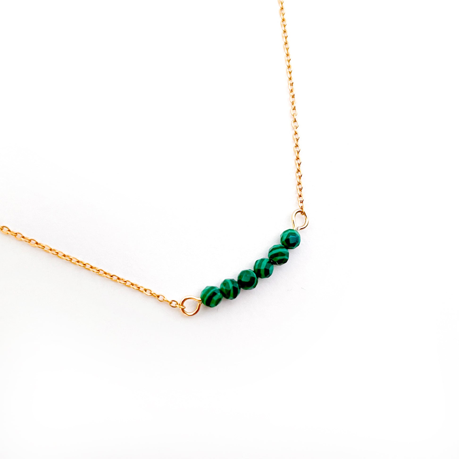 Collier multiple pierres malachite lithothérapie en acier inxoydable or détail