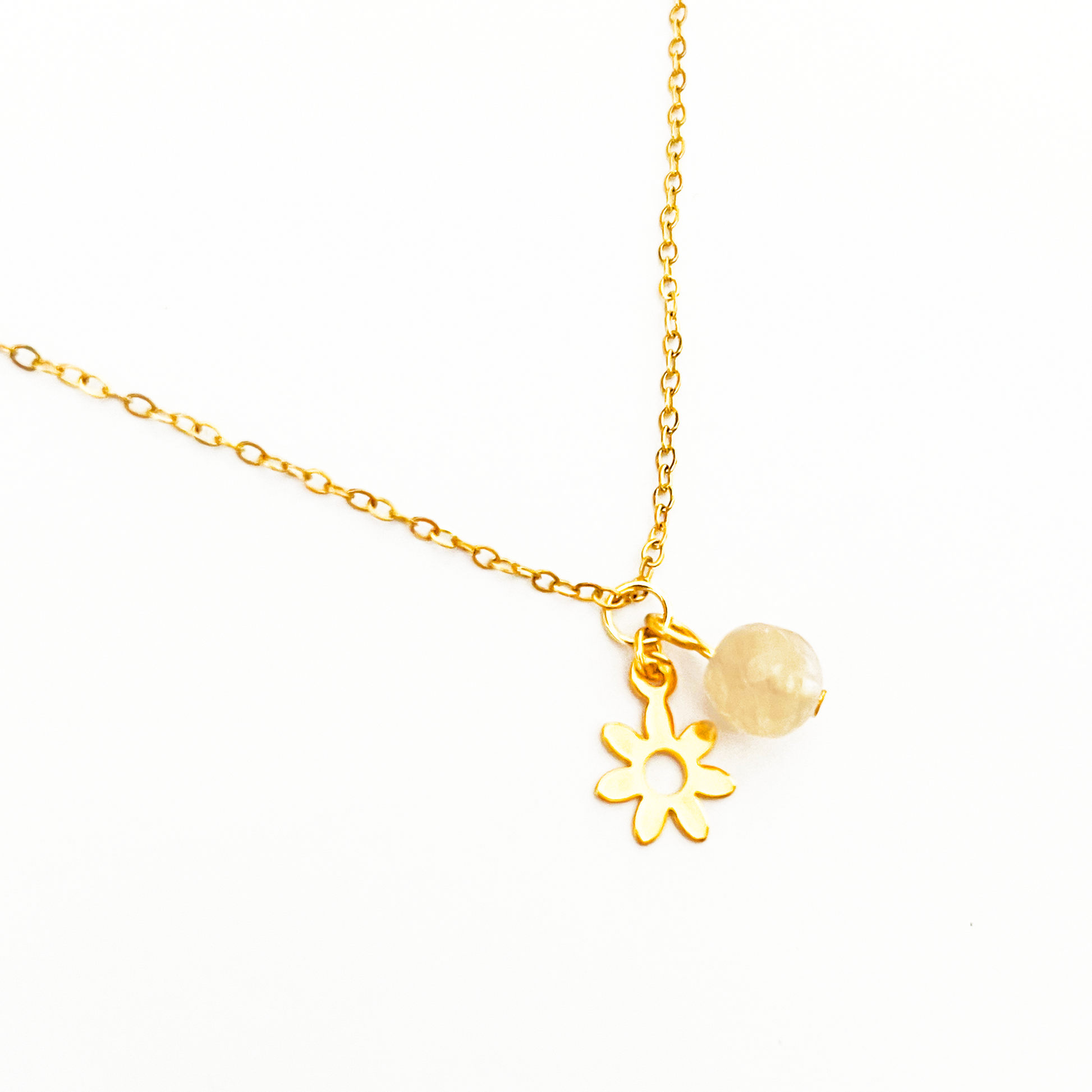 Collier pierre citrine jaune lithothérapie avec breloque fleur en acier inoxydable or détail