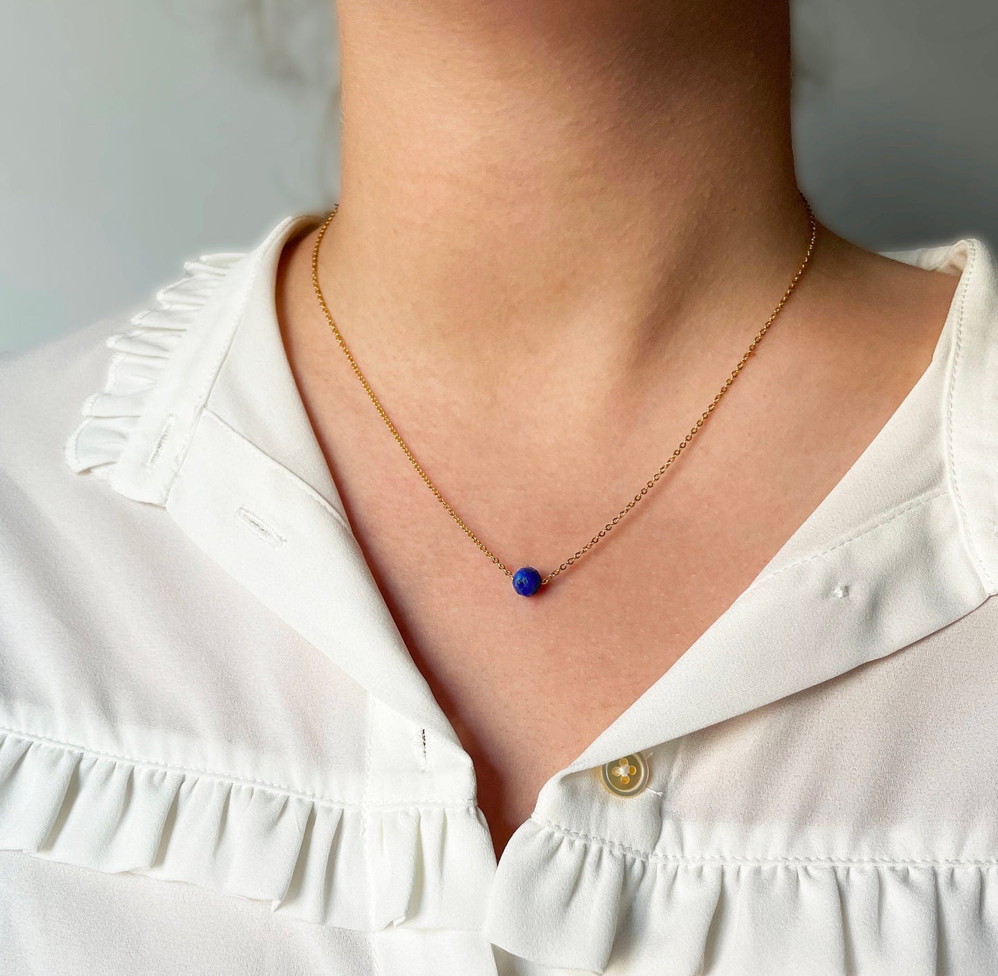 Collier pierre Lapis-lazuli lithothérapie en acier inoxydable or porté