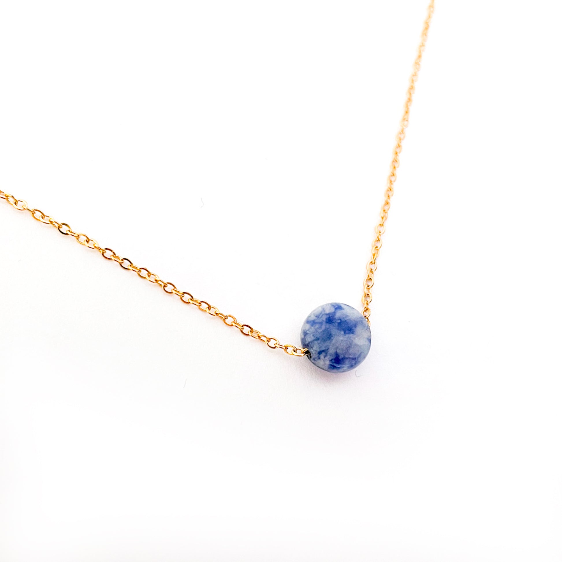 Collier pierre sodalite lithothérapie en acier inoxydable or détail